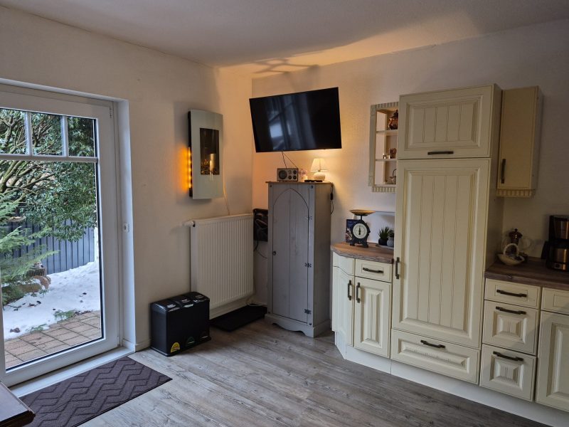 Unsere große Küche mit Smart-TV und Elektrokamin zum Verweilen.